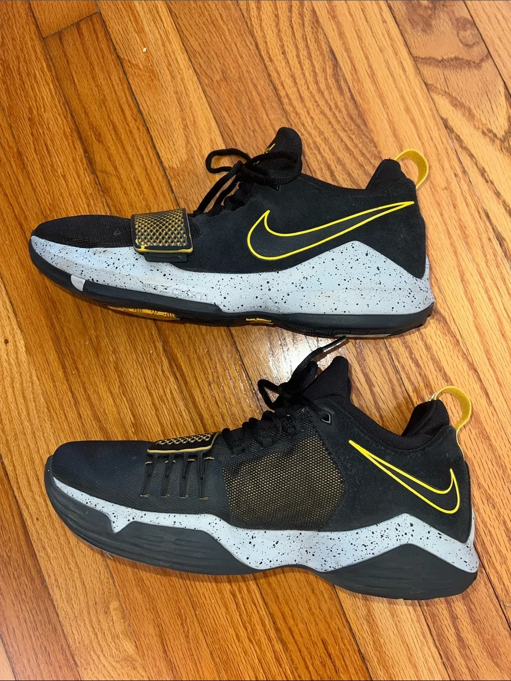 Nike PG1 Paul George Men’s Basketball Sneakers